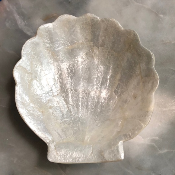 NEW Capiz shell jewelry or soap dish - Picture 1 of 7
